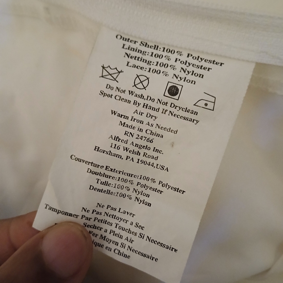 Wedding dress - Picture 4 of 5